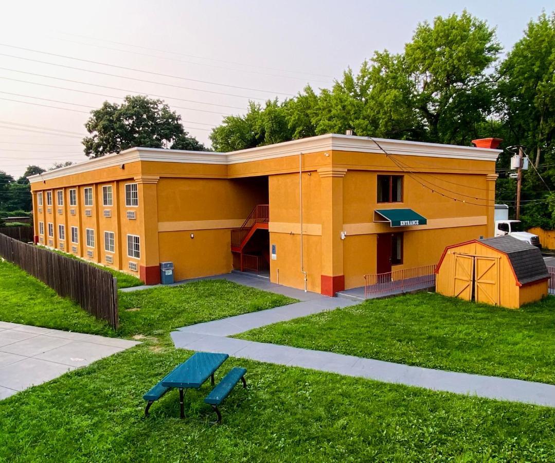 Super 8 By Wyndham Gloucester Gloucester City Exterior foto