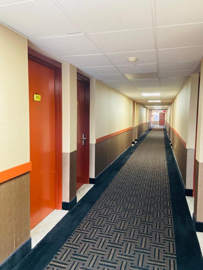 Super 8 By Wyndham Gloucester Gloucester City Exterior foto