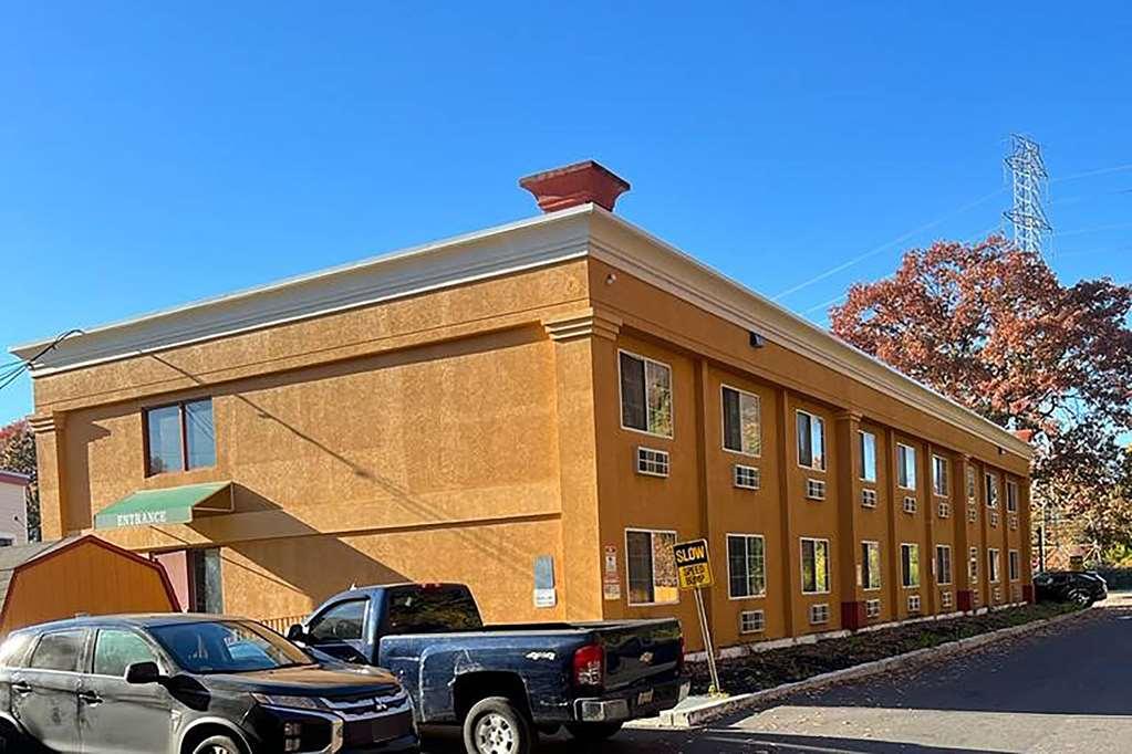 Super 8 By Wyndham Gloucester Gloucester City Exterior foto