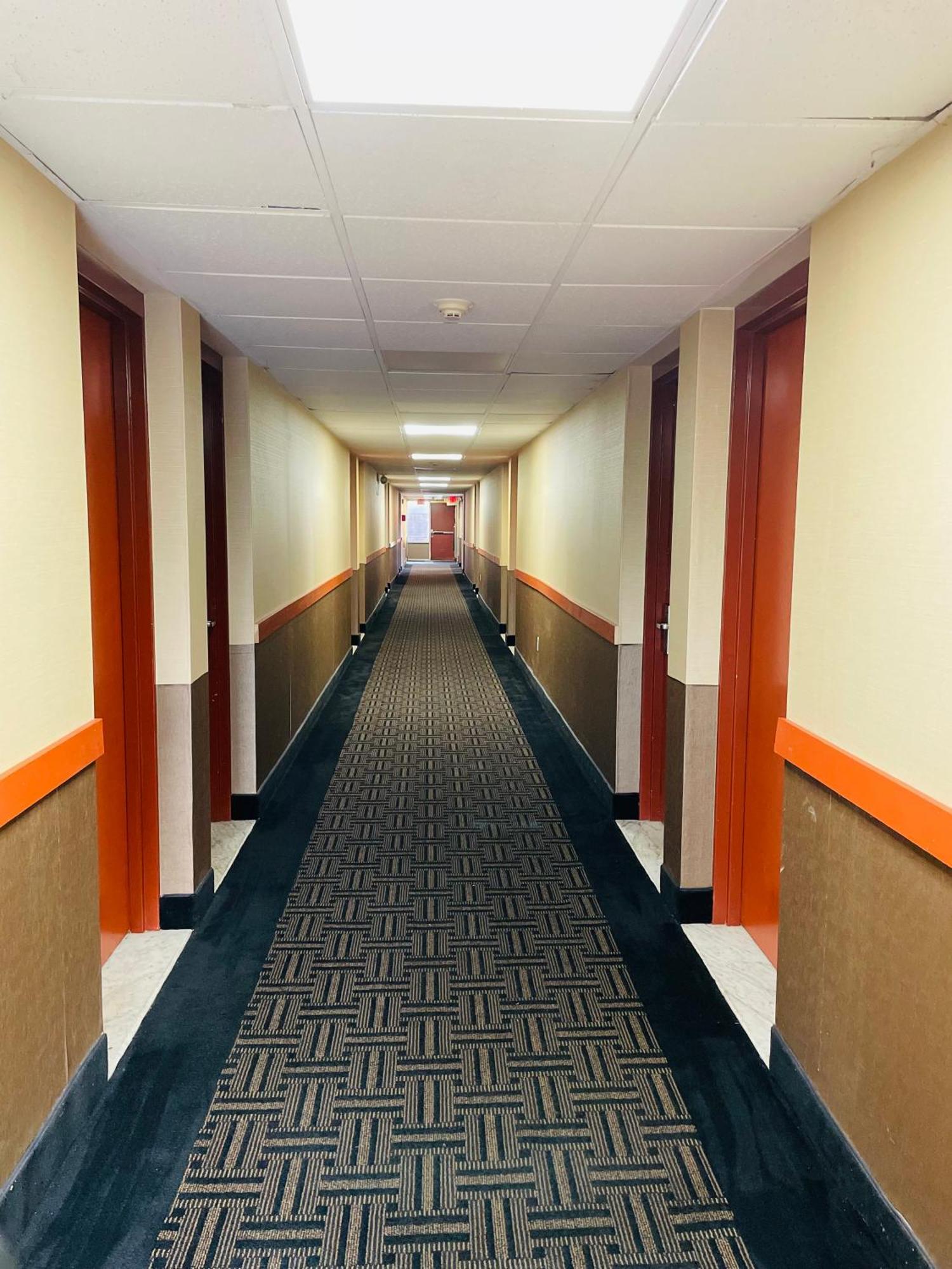 Super 8 By Wyndham Gloucester Gloucester City Exterior foto