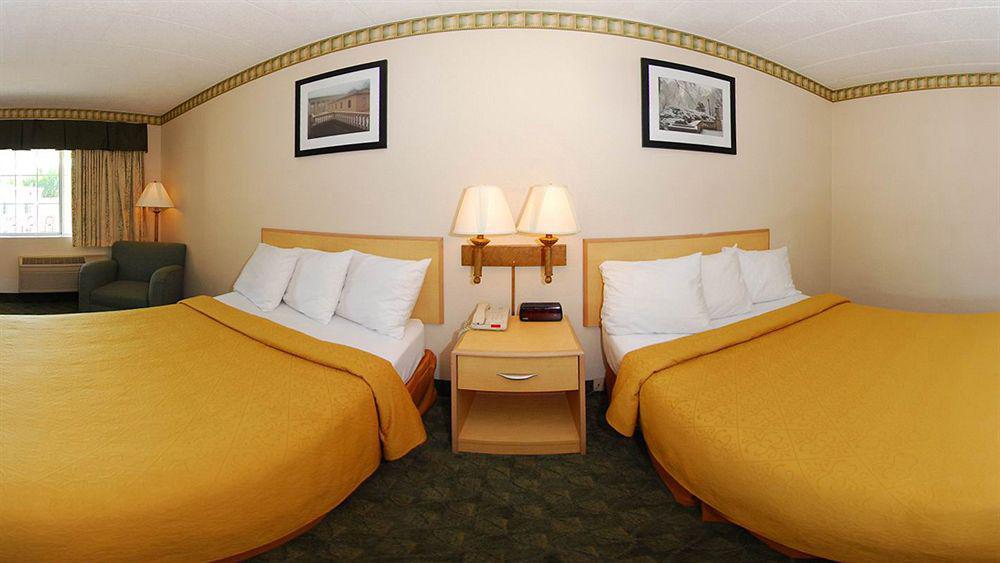 Super 8 By Wyndham Gloucester Gloucester City Exterior foto